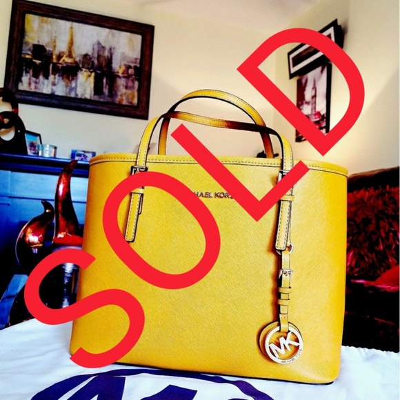 Michael Kors Handbags - Michael kors Medium tote